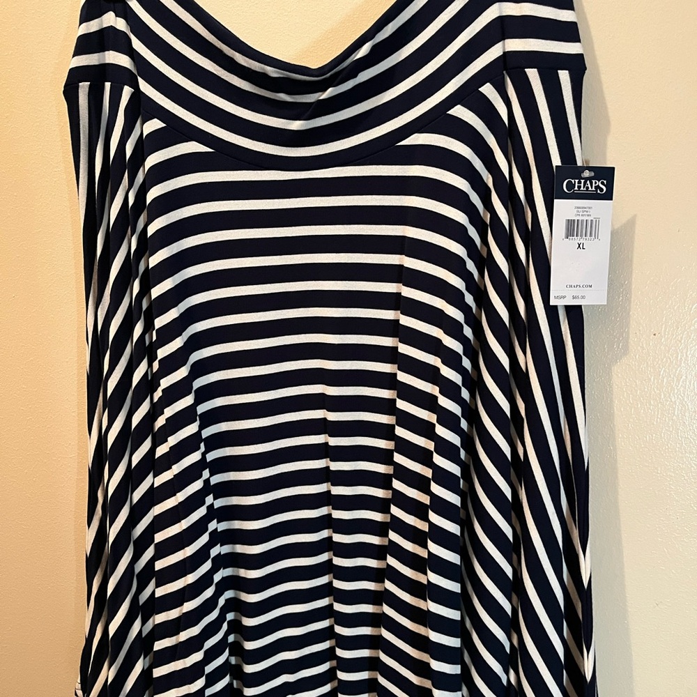 Chaps Women's Black and White Striped skirt.